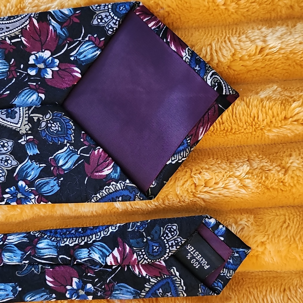 Tie - Picture 12 of 14